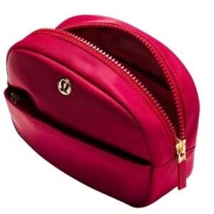 Lululemon City Essentials Pouch Mini 2L Berry Rumble